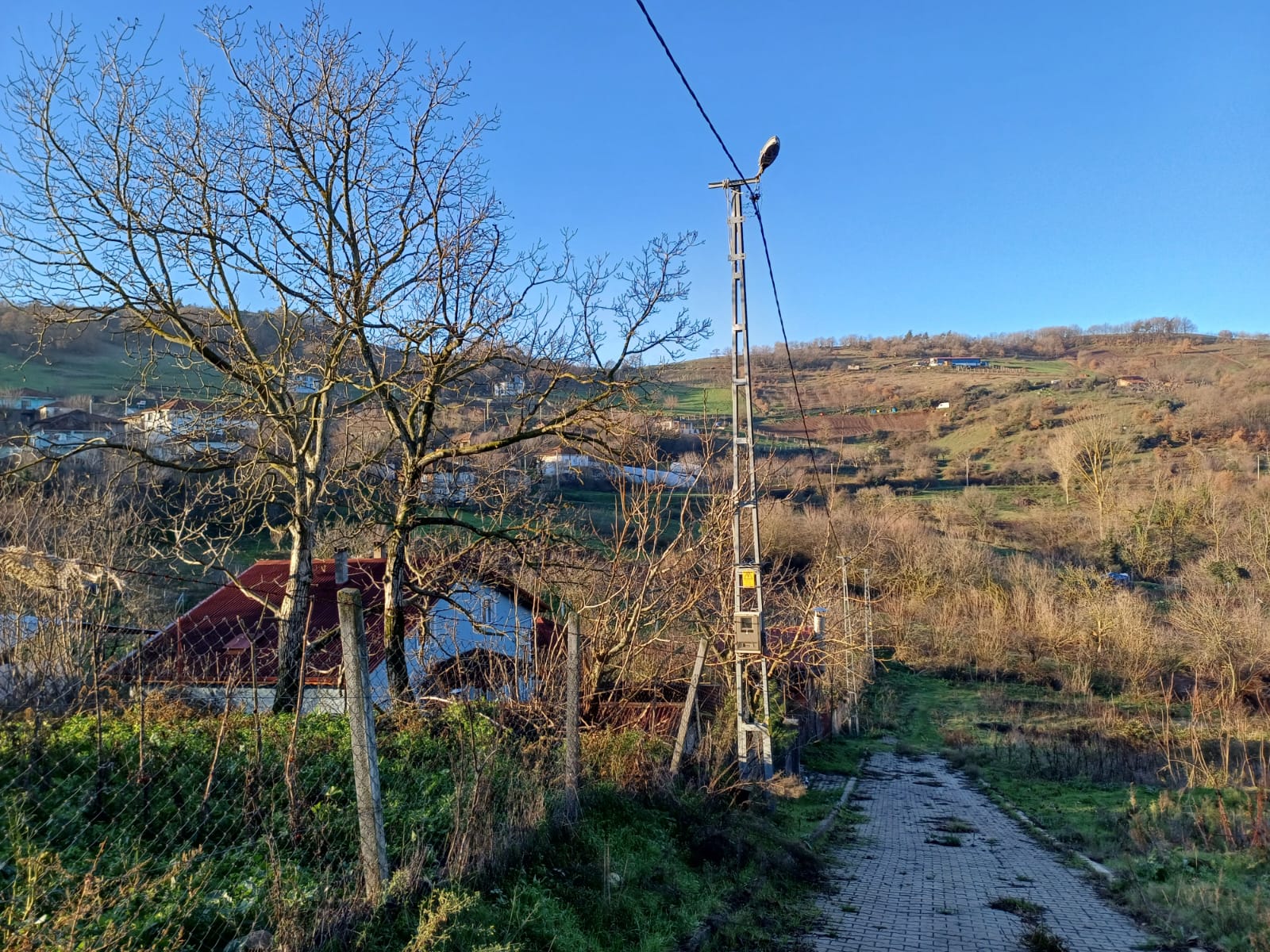 KARAMÜRSELDE VİLLA İMARLI PROJELİ UYGUN FİYATA   ARAÇ VE DAİRE TAKASINA UYGUN ARSA
